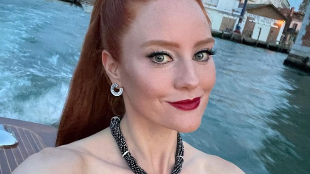 Model Barbara Meier in einem glamourösen Look auf einem Instagram-Selfie vom 11. September 2021.