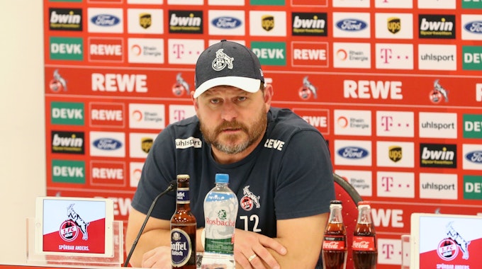 Trainer Steffen Baumgart (Bild vom 05. November 2021) sprach bei der Pressekonferenz vor dem Spiel beim FSV Mainz 05 auch über die Corona-Lage in der Bundesliga.