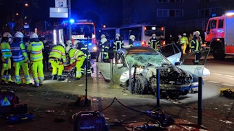 Bei dem Unfall in Köln-Buchforst sind mehrere Menschen verletzt worden.