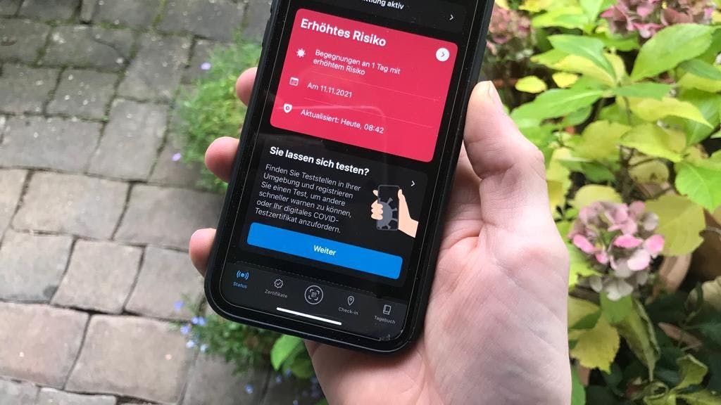 Köln: Rote Corona-Warn-App mit Begegnung am 11.11.2021. Im Moment bekommen viele Kölnerinnen und Kölner eine Meldung von ihrer Corona-Warn-App.&nbsp;