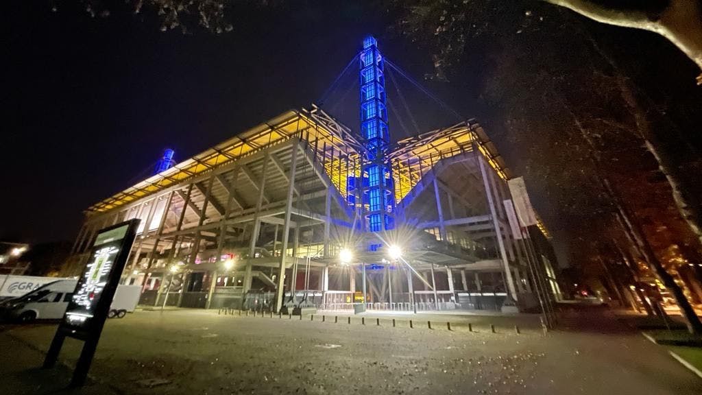 Am Samstagabend (20. November) leuchtete das Kölner Rhein-Energie-Stadion in Blau.kus Krücken