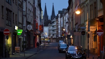 Köln: Streifzug durch das Nachtleben durch die leere Stadt Friesenstraße.