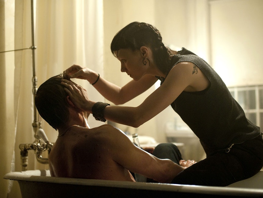 Daniel Craig als Mikael Blomkvist und Rooney Mara als Lisbeth Salander ermitteln zusammen den Fall eines vermissten Mädchens.