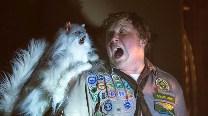 Joey Morgan, r.) spielt in einer Szene des Films „Scouts vs. Zombies“ (undatierte Filmszene): Mit dem Horrorfilm wurde er weltberühmt.