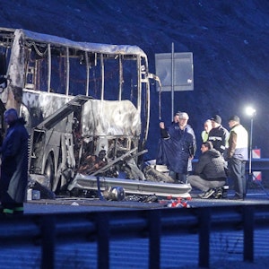 Bei einem schweren Busunglück in Bulgarien sind in der Nacht zu Dienstag (23. November) mindestens 46 Menschen ums Leben gekommen.