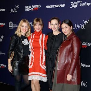 Chryssanthi Kavazi (ganz rechts) zusammen mit weiteren GZSZ-Darstellerinnen am 13. Januar 2020 bei der „Berliner Fashion Week – Bunte New Faces Night“. Die Schauspielerin postete auf Instagram ein heißes Foto von sich.