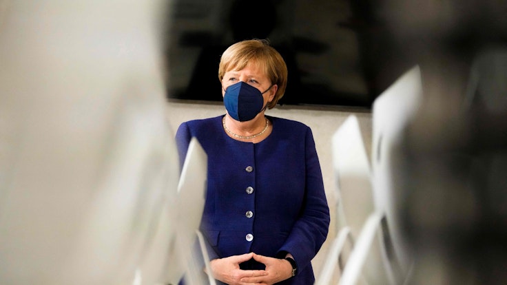 Die geschäftsführende Kanzlerin Angela Merkel (CDU) besucht das TUMO-Bildungszentrum am 22. November in Berlin.
