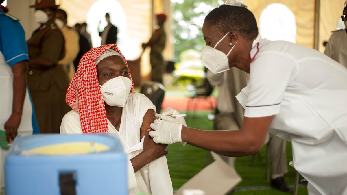 Die Bevölkerung ist in Afrika noch kaum durch Impfungen vor dem Coronavirus geschützt.