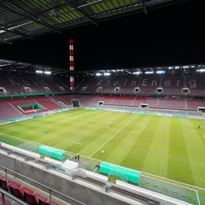Blick ins leere Kölner Rhein-Energie-Stadion.