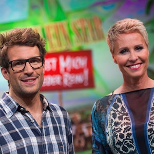 Die Moderatoren Sonja Zietlow und Daniel Hartwich lächeln nach der RTL-Show «Ich bin ein Star - Lasst mich wieder rein!». Das RTL-Dschungelcamp startet im Januar diesmal in Südafrika.(zu dpa "RTL schickt seine Dschungel-Promis diesmal nach Südafrika") +++ dpa-Bildfunk +++