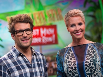 Im Januar 2023 flimmert das RTL-„Dschungelcamp“ wieder über die Bildschirme. Das Foto zeigt Sonja Zietlow und Daniel Hartwich.