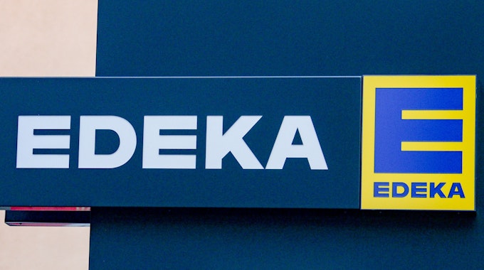 Das Logo von Edeka Ende 2020 in Berlin. Die Edeka-Gruppe ist Deutschlands größter Lebensmittelhändler.