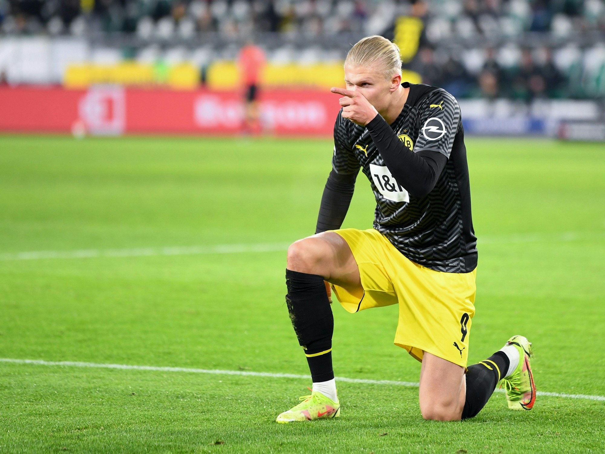 Dortmunds Erling Haaland bejubelt sein Tor zum 1:3.