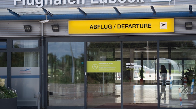 Die Polizei hat eine Impfaktion am Lübecker Flughafen (hier ein Archivfoto von2020) gestoppt.