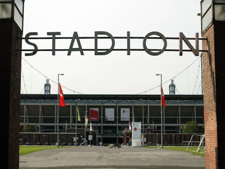 Der Nordeingang zum Stadiongelände des 1. FC Köln