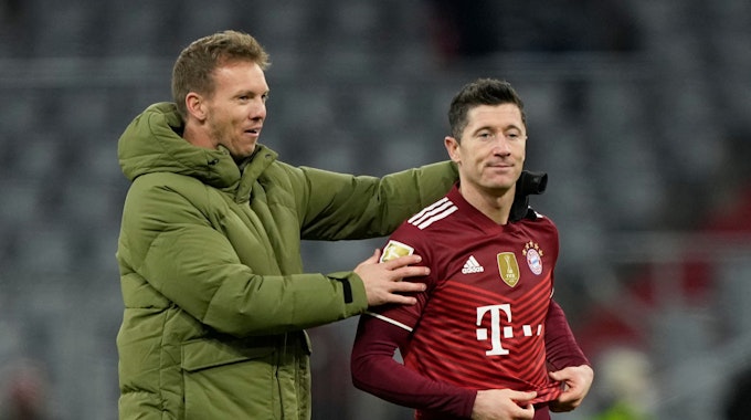 Bayern-Trainer Julian Nagelsmann und Robert Lewandowski.