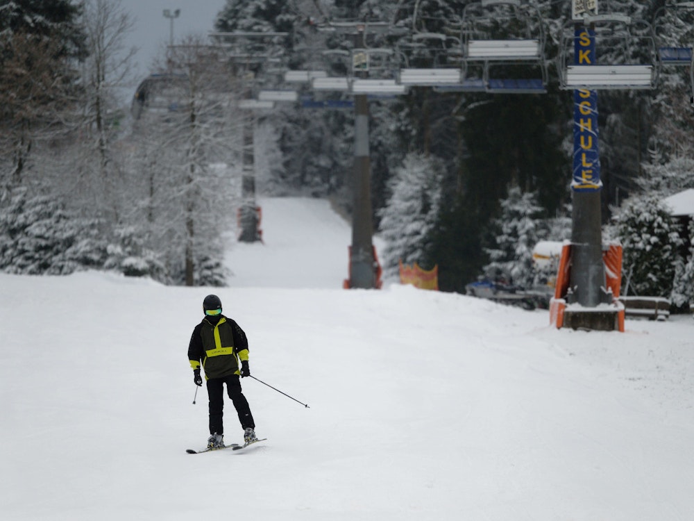 In Winterberg haben am Samstag (27. November 2021) zwei Ski-Lifte den Betrieb wieder aufgenommen.