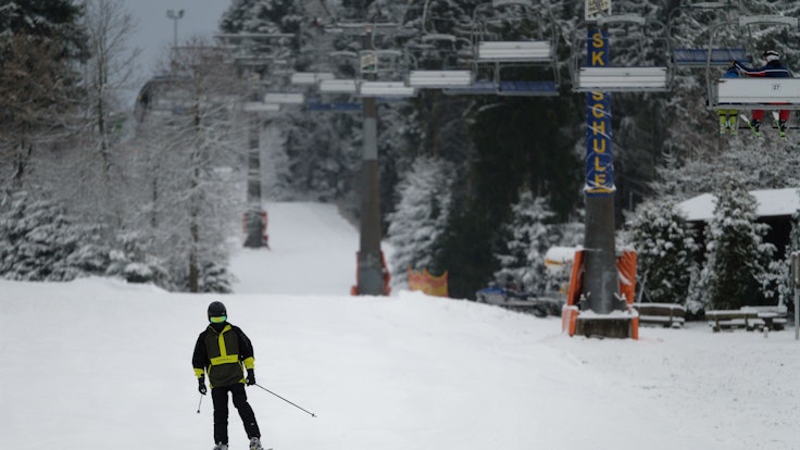 In Winterberg haben am Samstag (27. November 2021) zwei Ski-Lifte den Betrieb wieder aufgenommen.