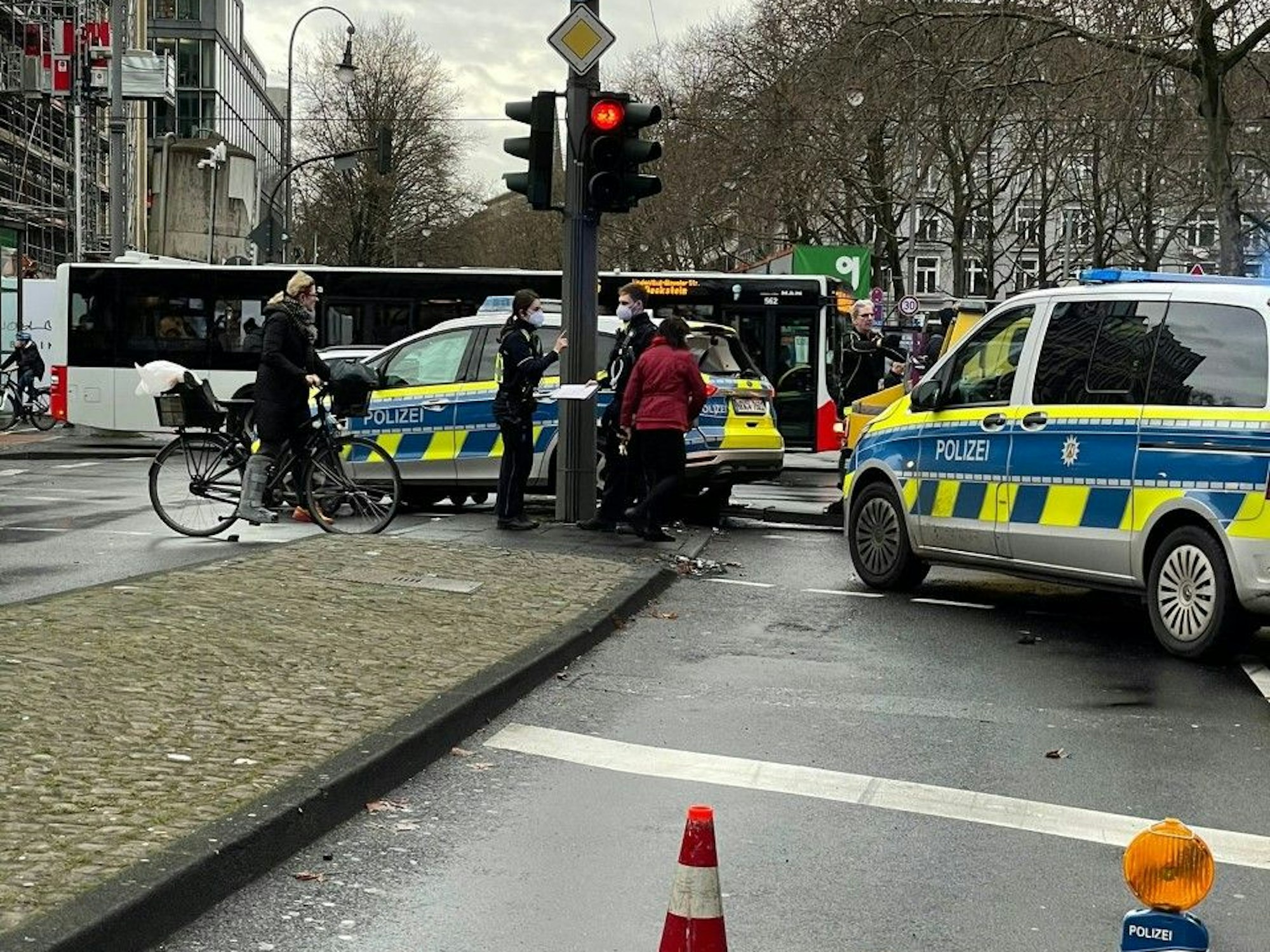 Unfall mit Polizeibeteiligung am Rudolfplatz am 1. Dezember