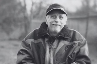 Rostocker Andreas Kowalski: Der Kult-Seefahrer starb 2021 im Alter von 63 Jahren. Die Todesursache ist dabei unklar. Seine letzten Tage verbrachte die „Hartz und herzlich“-Ikone im Pflegeheim.