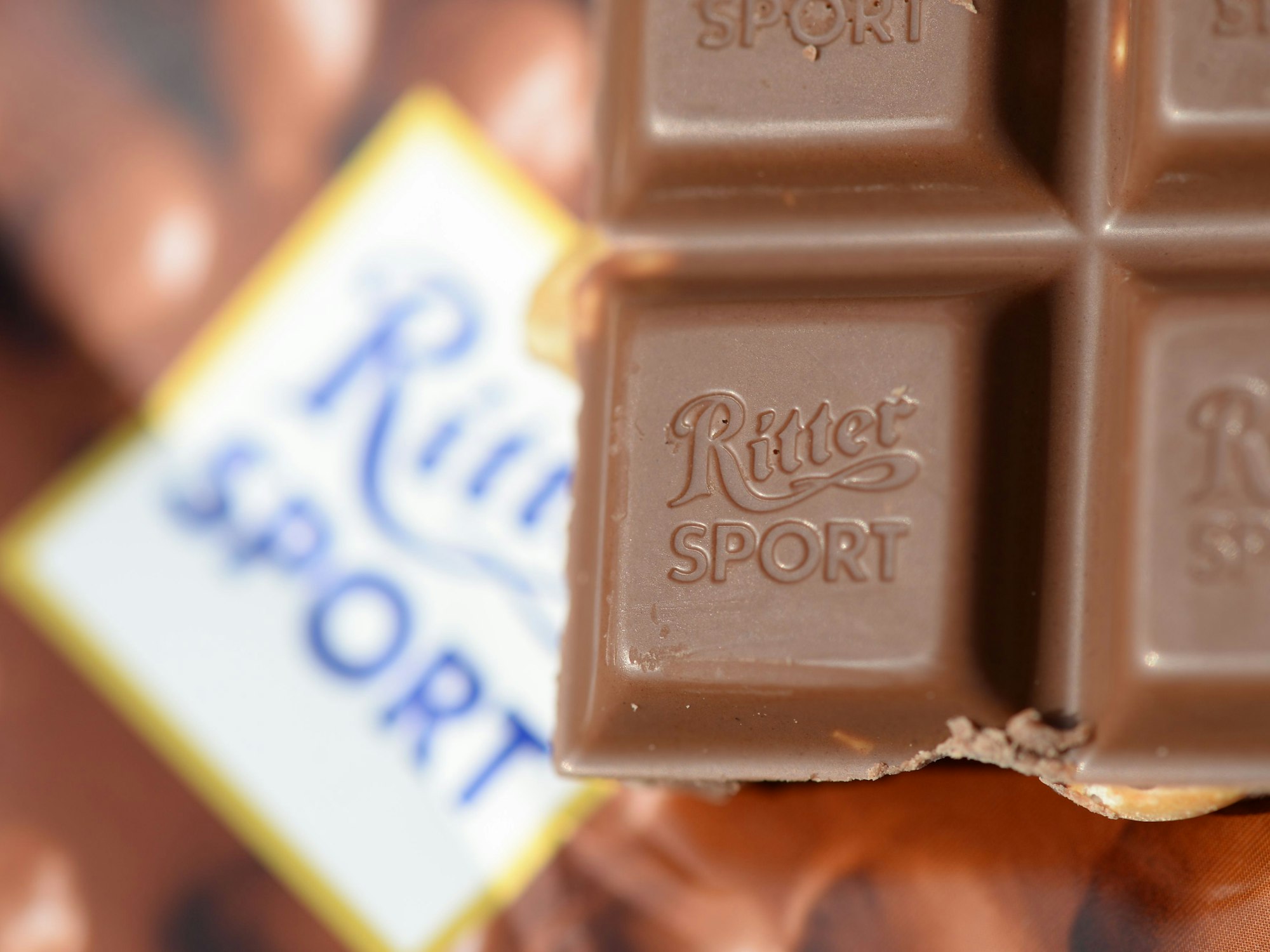 Voll-Nuss-Schokolade der Marke „Ritter-Sport-Schokolade“ ist im September 2014 in Freiburg (Baden-Württemberg) zu sehen.