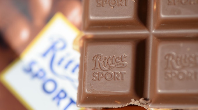 Voll-Nuss-Schokolade der Marke „Ritter-Sport-Schokolade“ ist im September 2014 in Freiburg (Baden-Württemberg) zu sehen.