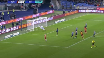 Screenshot eines Torschusses von Nicolo Zaniolo im Spiel zwischen AS Rom und Inter Mailand.
