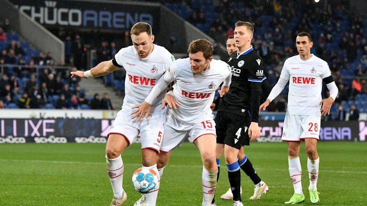 Rafael Czichos (l.) und Luca Kilian spielen für den 1. FC Köln gegen Arminia Bielefeld.