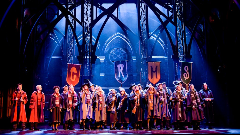 Das Theaterstück „Harry Potter und das verwunschene Kind“ feiert am Wochenende im Hamburg Premiere. Hier proben die Schauspieler im März 2020 eine Szene.