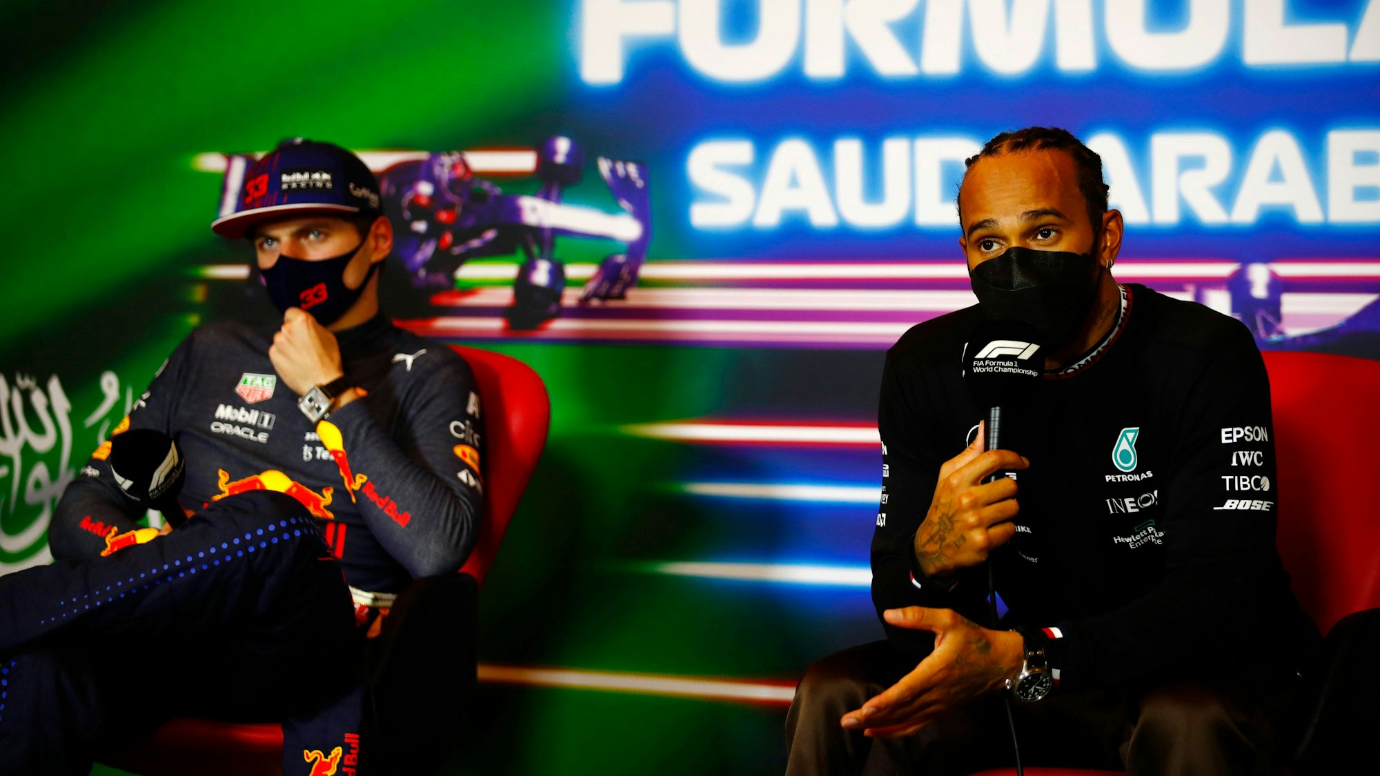 Max Verstappen und Lewis Hamilton bei der Pressekonferenz
