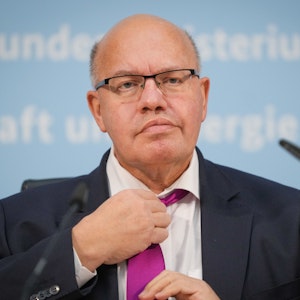Peter Altmaier hat auf Twitter für Fassungslosigkeit gesorgt. Das Foto zeigt den CDU-Mann bei einer Pressekonferenz im November 2021.