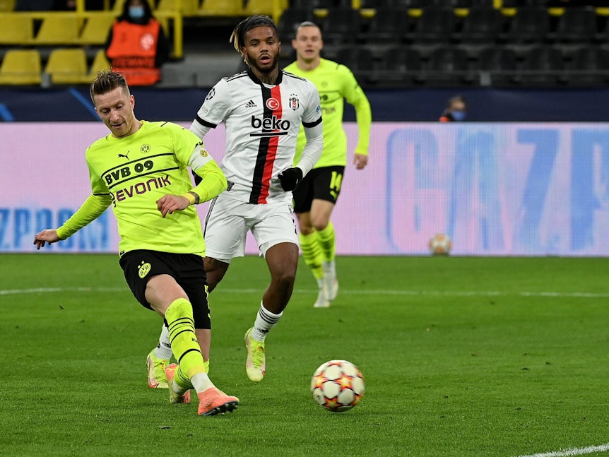 Dortmunds Marco Reus erzielt ein Tor gegen Besiktas.
