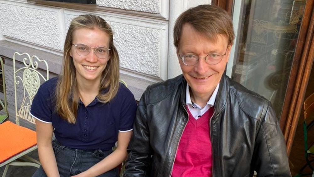 Karl Lauterbach wirbt mit Tochter Rosa auf Twitter für die Bundestagswahl 2021. Insgesamt hat er fünf Kinder.