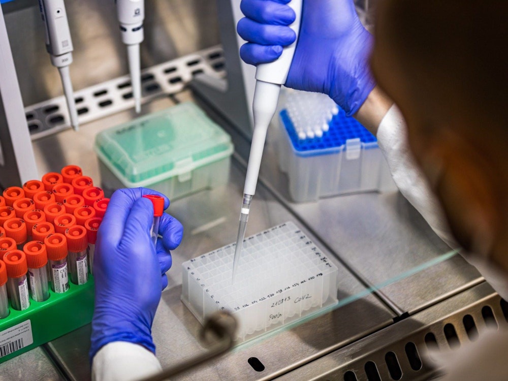 Die Anzahl der Schnelltests in den letzten Wochen um mehr als 1000 Prozent gestiegen - Unternehmen baut Kapazitäten und Testcenter für PCR-Tests und Antigen-Schnelltests weiter aus. Alle angebotenen Tests erkennen auch Omikron-Variante.