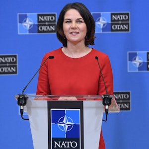 Die neue Bundesaußenministerin Annalena Baerbock (Die Grünen) traf in Brüssel Nato-Generalsekretär Jens Stoltenberg.