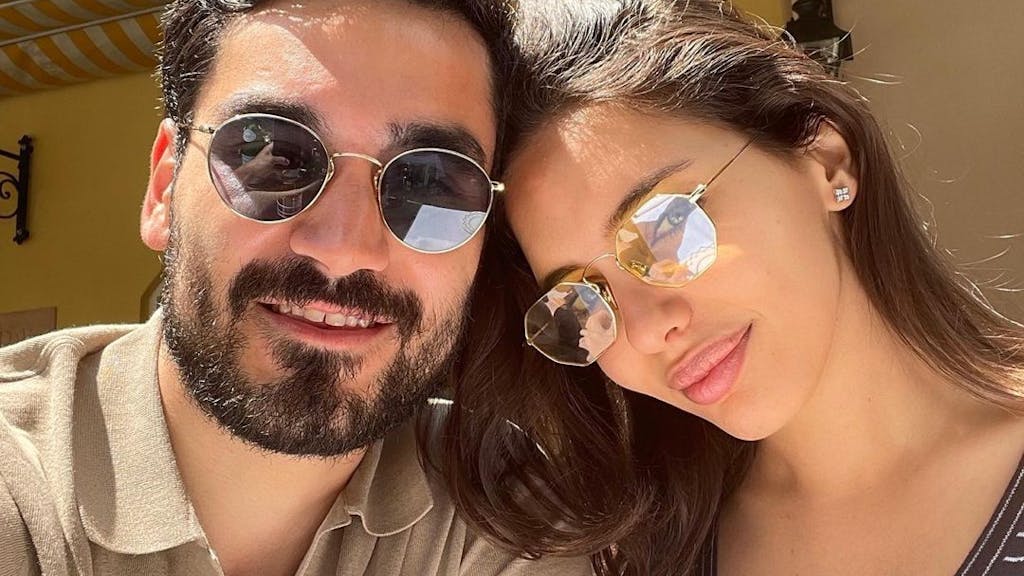 Ilkay Gündogan und Freundin Sara Arfaoui beim gemeinsamen Italien-Urlaub auf einem Selfie 