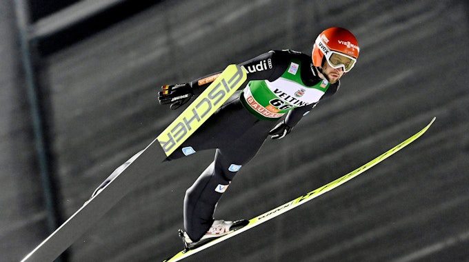 Markus Eisenbichler in Aktion beim Skispringen in Finnland.
