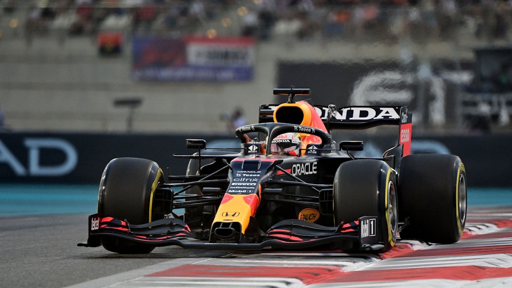 Max Verstappen fährt im Qualifying der Formel 1 in Abu Dhabi