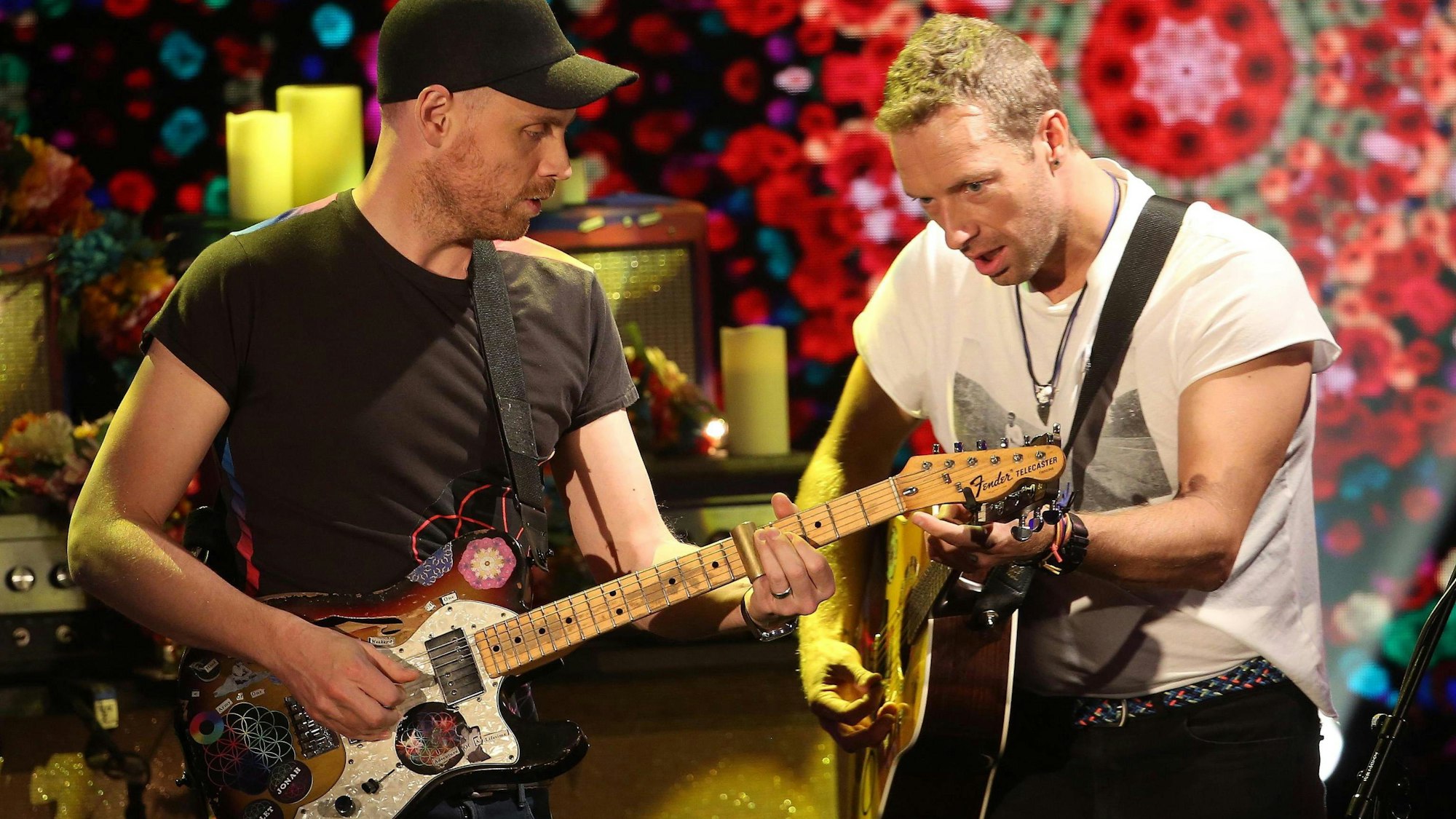 Im Halbfinale von „The Voice“ 2021 kommt es zu einem echten Überraschungs-Auftritt: Erwartet werden die Stars von Coldplay! Unser Bild zeigt Chris Martin (rechts) und Jonny Buckland.
