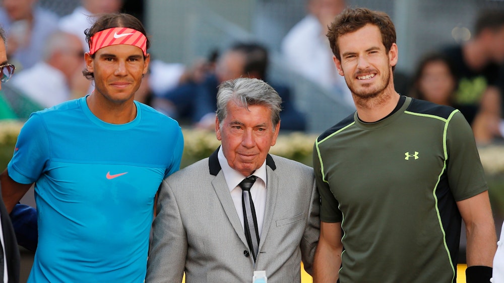Die spanische Tennis-Legende Manolo Santana (Mitte) ist mit 83 gestorben. Unser Foto zeigt ihn mit Rafael Nadal (links) und dem Brite Andy Murray (rechts) im Jahr 2015.