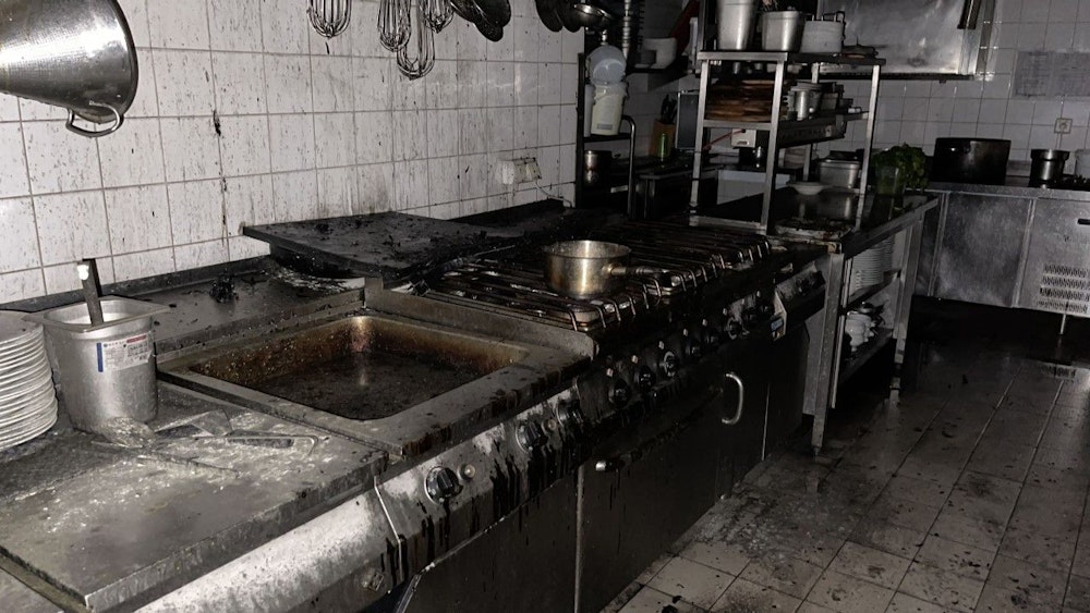 Blick in die ausgebrannte Küche