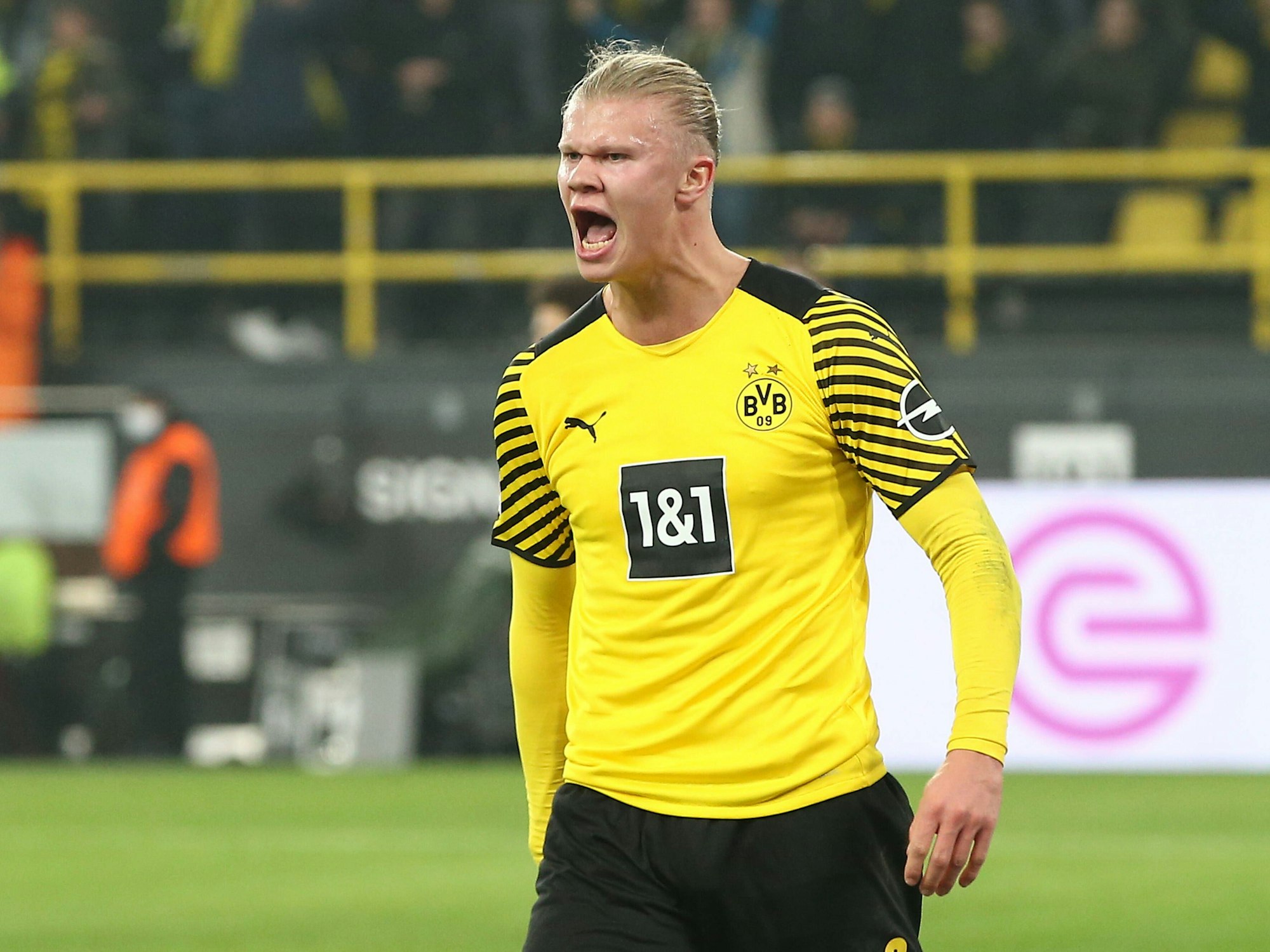 Borussia Dortmund gegen SpVgg Greuther Fürth: Erling Haaland jubelt.