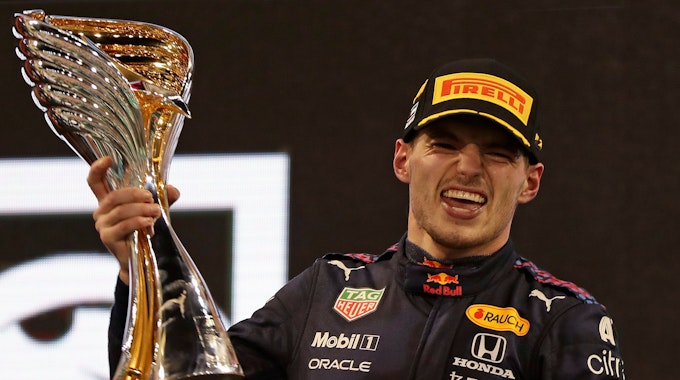 Formel-1-Star Max Verstappen feiert seinen ersten WM-Titel in Abu Dhabi.