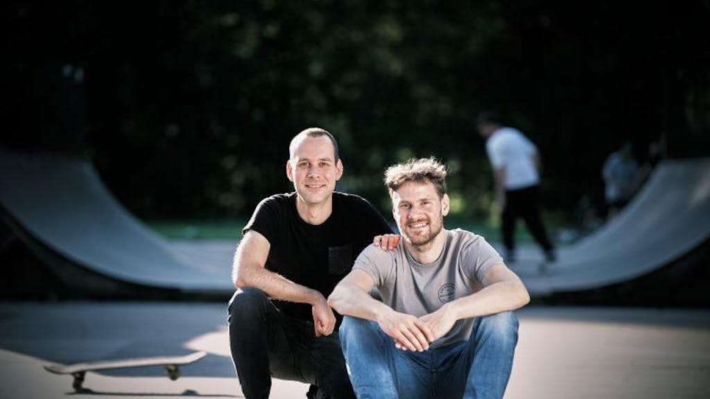 Die Kölner Brüder Stefan (links) und Torsten Borchert haben das Start-up&nbsp;„Take it serious“ gegründet.