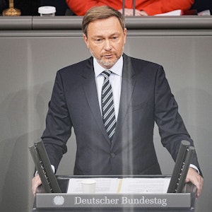 Christian Lindner (FDP), Bundesminister der Finanzen, spricht im Bundestag.