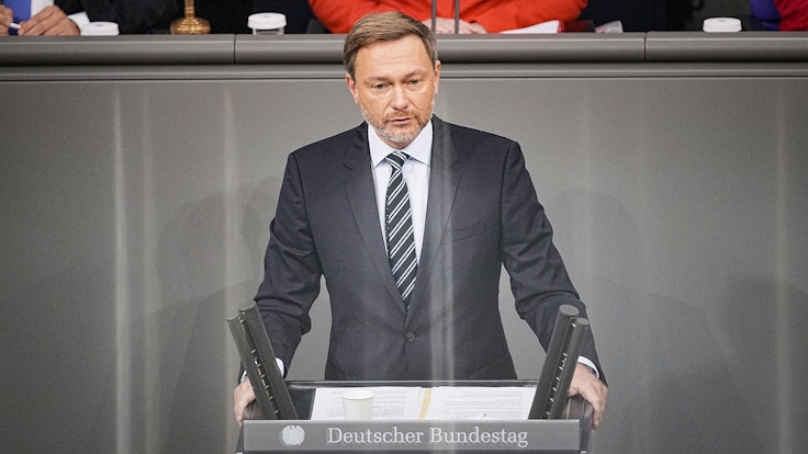Christian Lindner (FDP), Bundesminister der Finanzen, spricht im Bundestag.