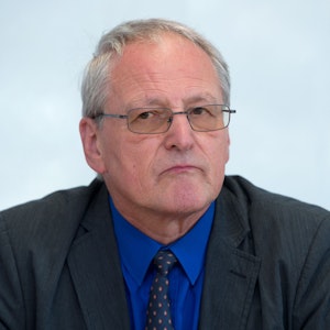 Bernd Grimmer, Abgeordneter der Partei Alternative für Deutschland, sitzt im Landtag von Baden-Württemberg bei einer Pressekonferenz. (zu "AfD-Landtagsabgeordneter Grimmer verstorben") +++ dpa-Bildfunk +++