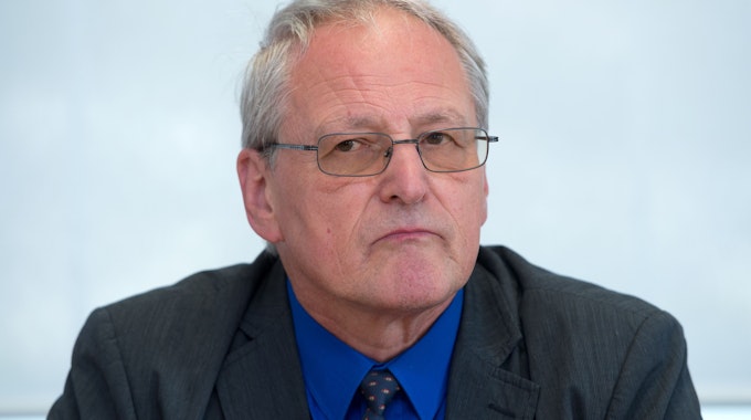 Bernd Grimmer, Abgeordneter der Partei Alternative für Deutschland, sitzt im Landtag von Baden-Württemberg bei einer Pressekonferenz. (zu "AfD-Landtagsabgeordneter Grimmer verstorben") +++ dpa-Bildfunk +++
