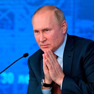 Wladimir Putin während einer Rede am 17. Dezember: Russland macht seine Drohung wahr und weist zwei deutsche Diplomaten aus.