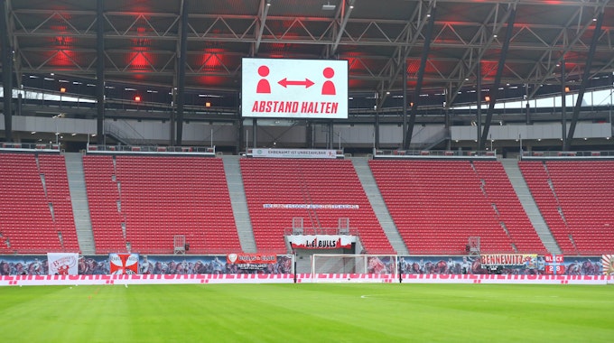 Blick ins menschenleere Stadion von RB Leipzig